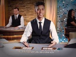 Kontrol permainan Fortune Tiger dengan tombol putar dan pengatur taruhan di slot bom